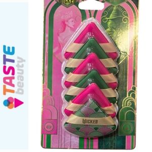 Taste Beauty X Wicked Triangular Makeup Puffs